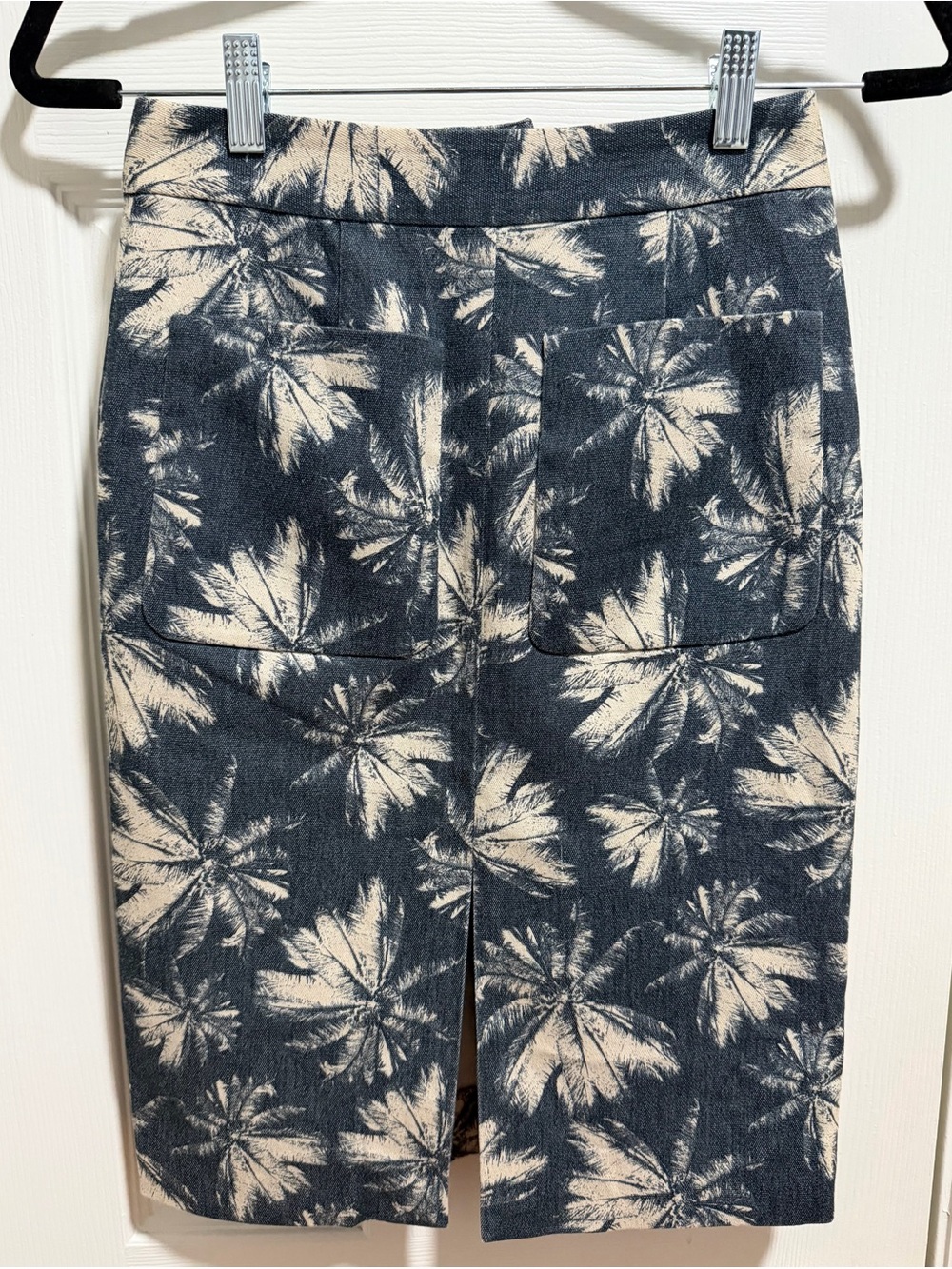NWOT  L’AGENCE Palm Print Pencil Skirt in Navy and Cream